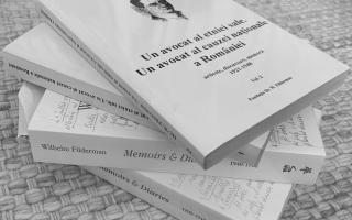 vier Bücher aufeinandergestapelt