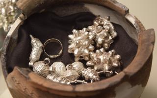 Jewellery pieces from the Perespa treasure near Czermno (10th c.) © M. Dziekański